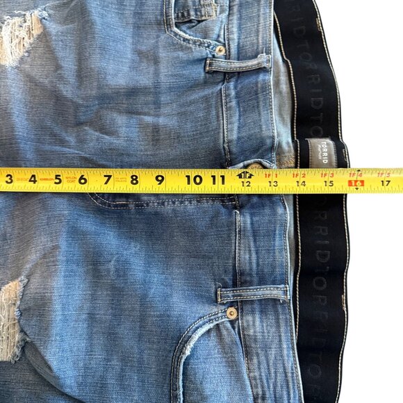 Torrid Womens Distressed Denim Shorts Size 24 Blue Cotton Blend Ripped Hem - Picture 7 of 8